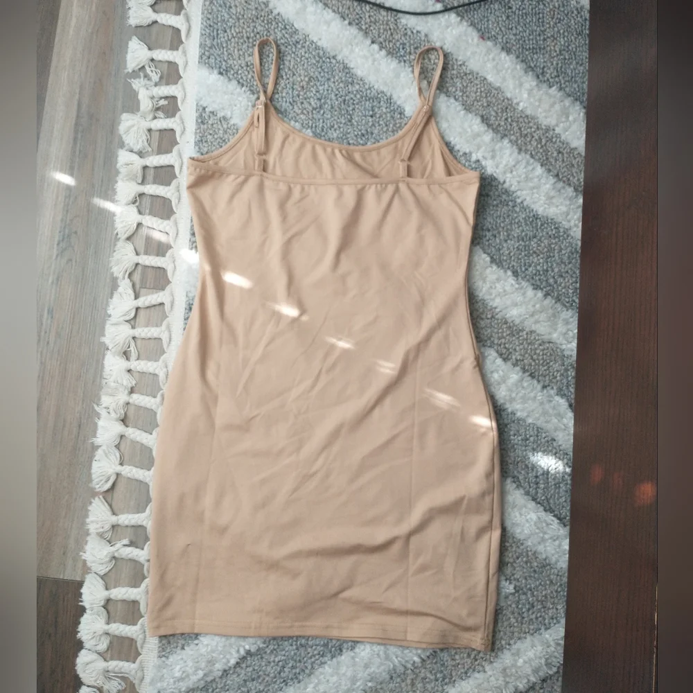 Dress - Picture 3 of 3
